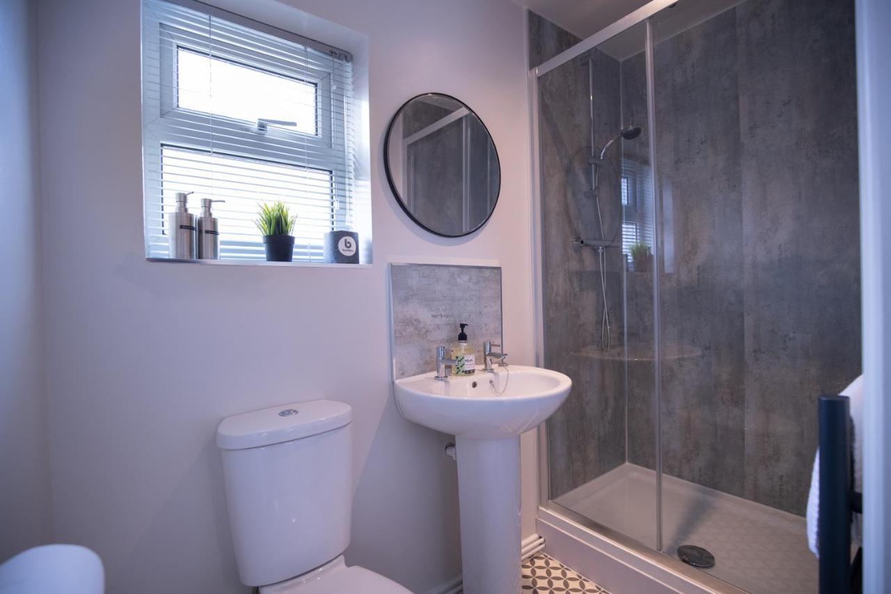 Saltbox Properties- Large!! 3 Bed, 3 Bath House, Parking, Fast Wifi, Town Centre Location! Sleeps 6 Ashby-de-la-Zouch Eksteriør bilde