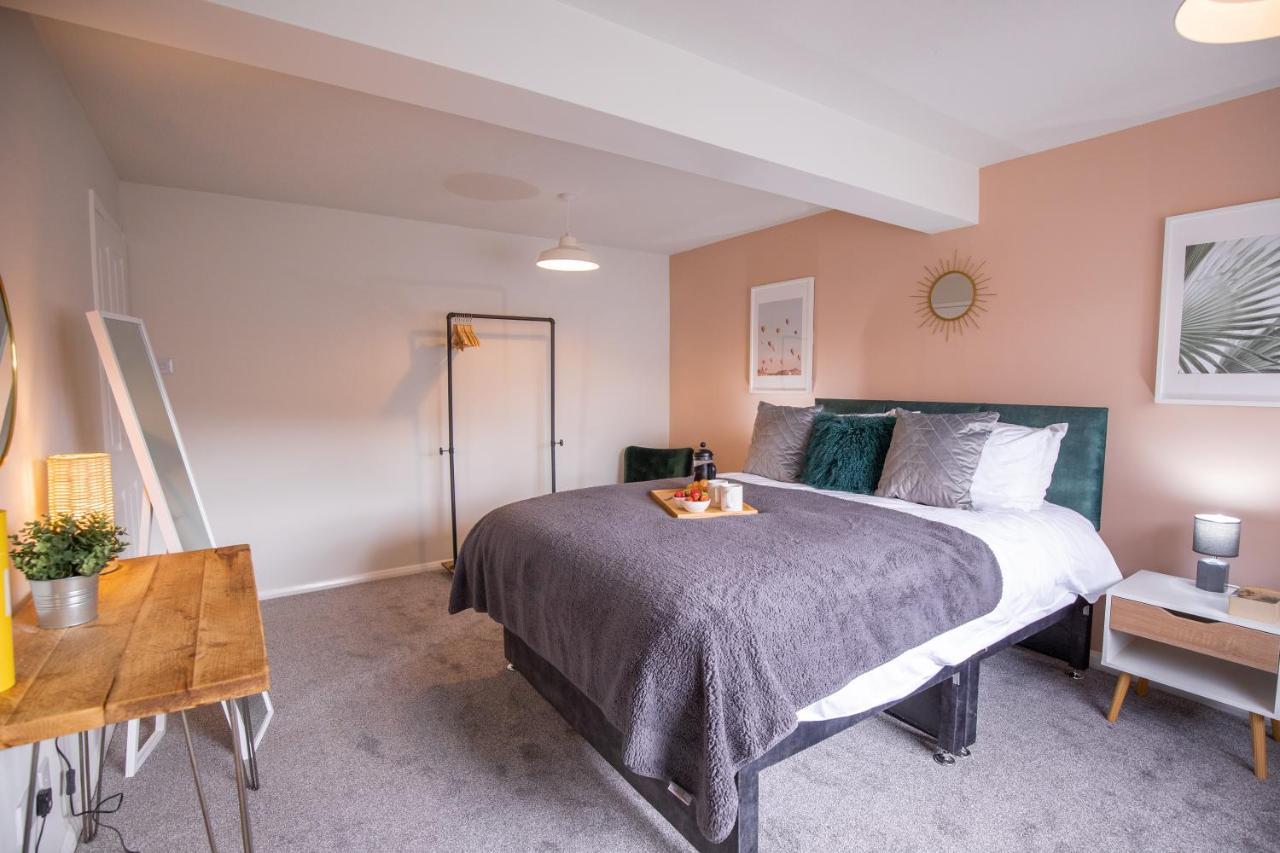 Saltbox Properties- Large!! 3 Bed, 3 Bath House, Parking, Fast Wifi, Town Centre Location! Sleeps 6 Ashby-de-la-Zouch Eksteriør bilde